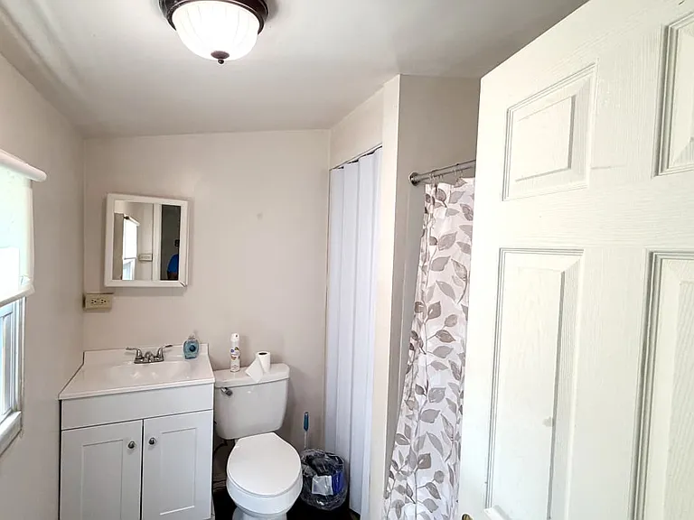 Upstairs full bathroom