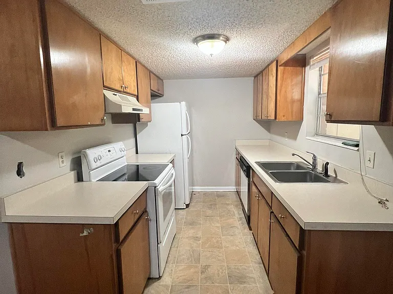 2406 Ramblewood Ct #B — Photo 6