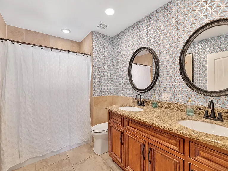 121 W Orchid Ln — Photo 20