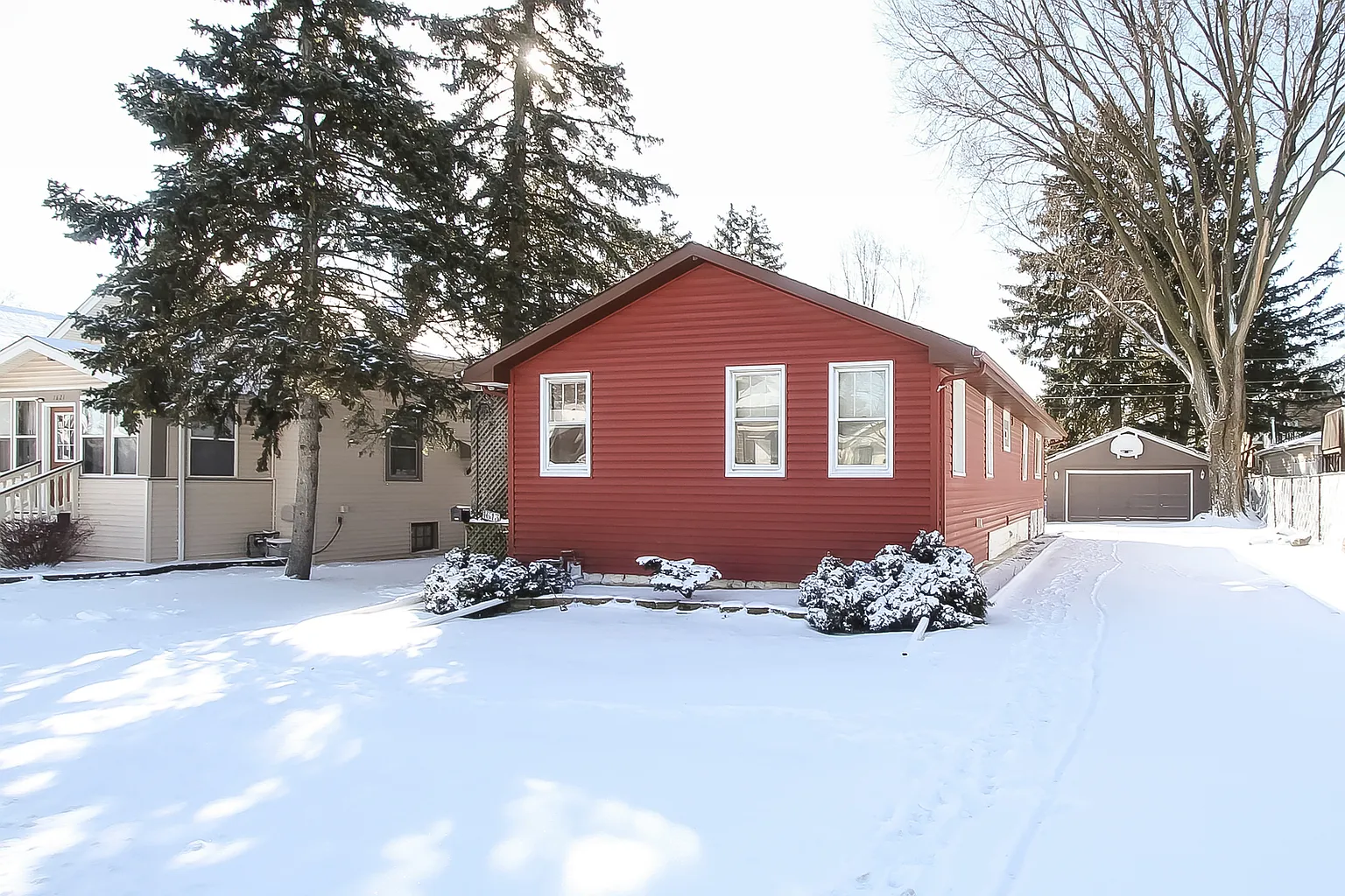 1613 Henry Ave photo 1
