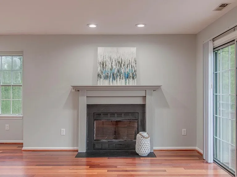 819 Jubal Way — Photo 5