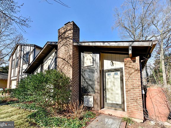 2nd image of 124 Hillsdale Dr
