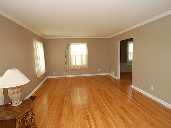 3rd image of 817 Citation Ave