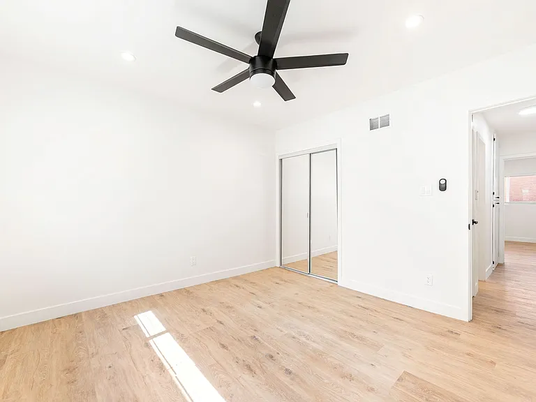 (32) 4901 August Street — Photo 13