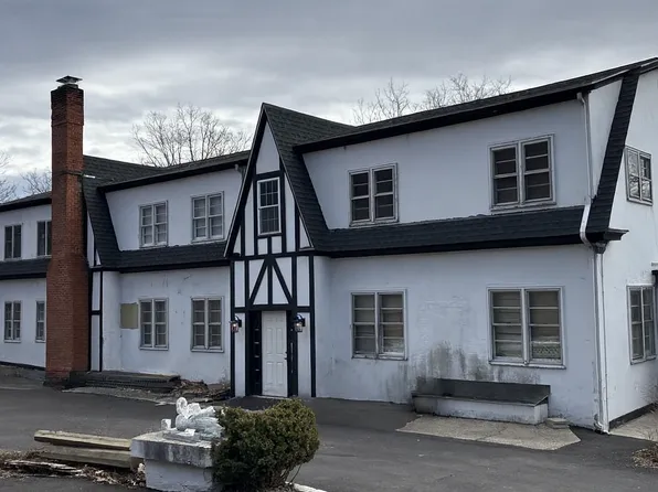 2 bed, 1.0 bath, $1,200, 10039 Rockfish Gap Tpke #4, Afton, VA 22920