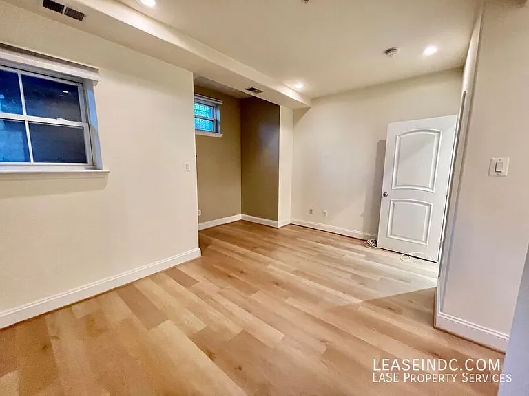 68 V St NW #1 — Photo 17