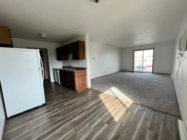 2605 S 17th St #9, Grand Forks, ND 58201