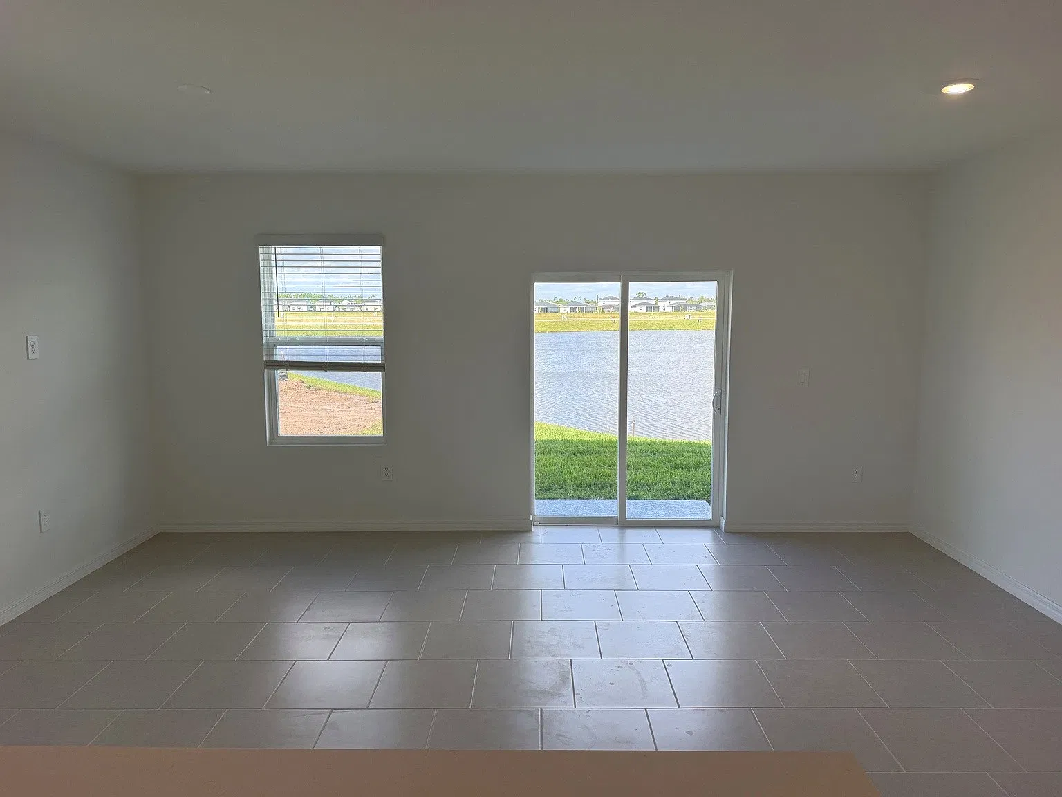 3 bed, 2.5 bath, 1392 sqft, $2,250 — Photo 3
