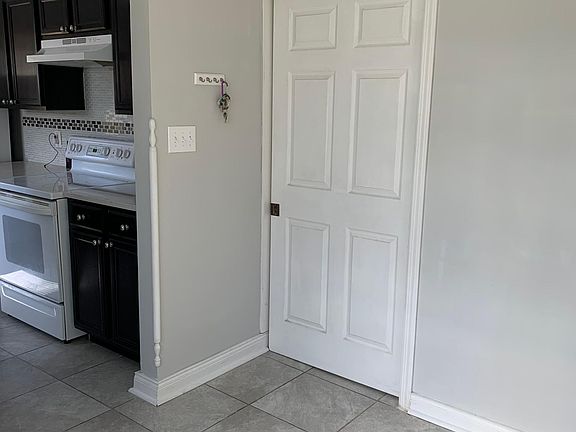 5th image of 1664 Canterbury Rd