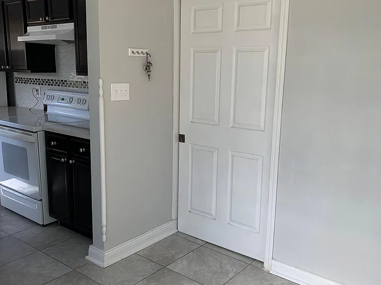1664 Canterbury Rd — Photo 5