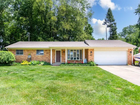38424 Chartier St, Harrison Township, MI 48045
