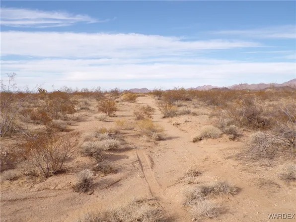 6-S2 S Ruby Rd, Yucca, AZ 86438