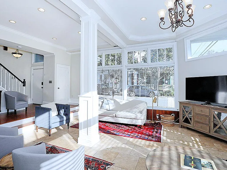 415 E Gordon St — Photo 4