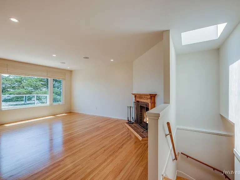 172 Burlwood Dr — Photo 3