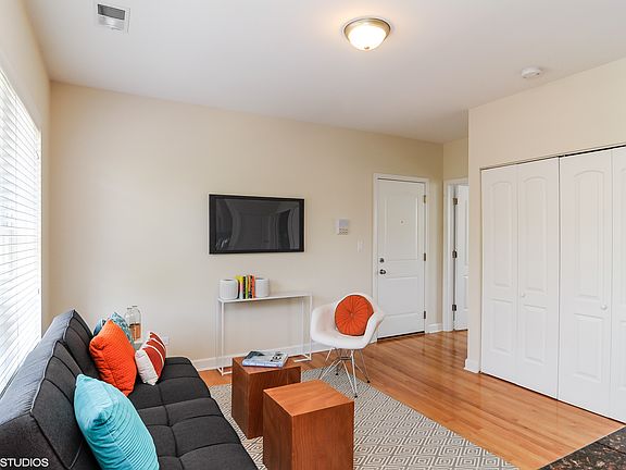 4th image of 3005 N Clifton Ave #301
