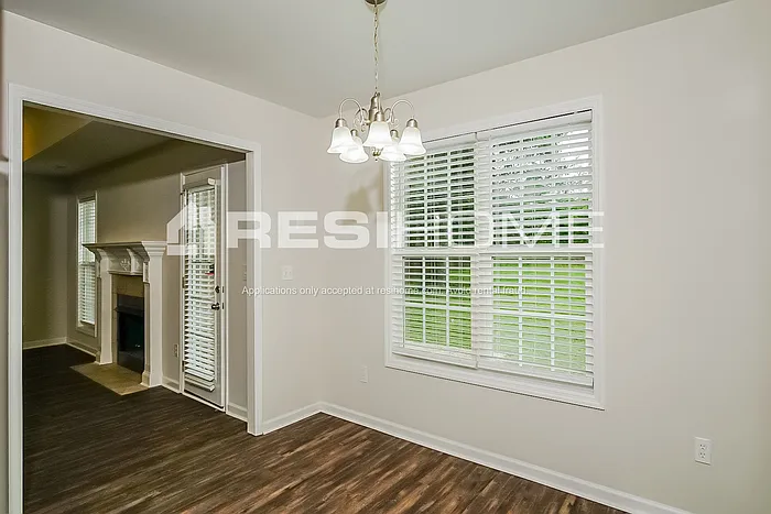 3 bed, 2.0 bath, 1525 sqft, $1,620 — Photo 4