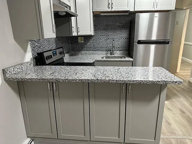 572 Essex St #2C — Photo 2