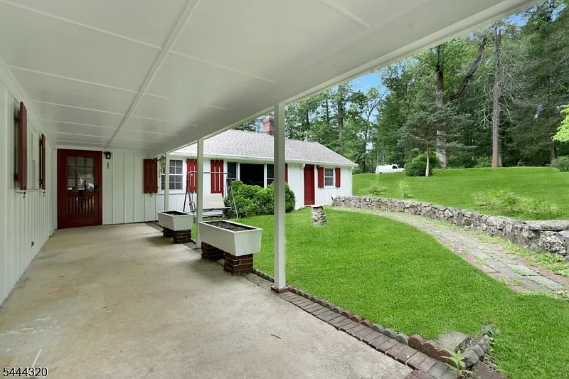 4 bed, 3.0 bath, 2590 sqft, $3,800 — Photo 3