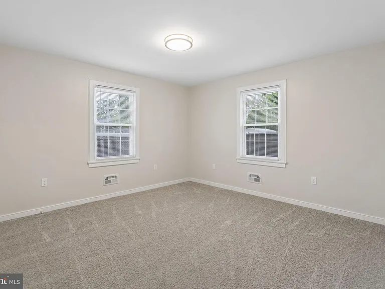 127 Bell Ave — Photo 16