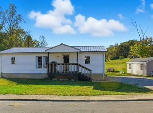 214 S Main St, Byrdstown, TN 38549