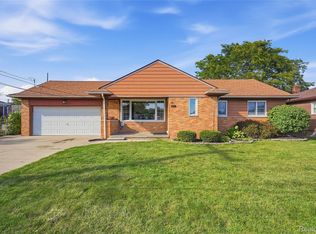 22501 E Eleven Mile Rd, Saint Clair Shores, MI 48081