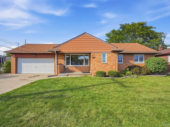 22501 E Eleven Mile Rd, Saint Clair Shores, MI 48081