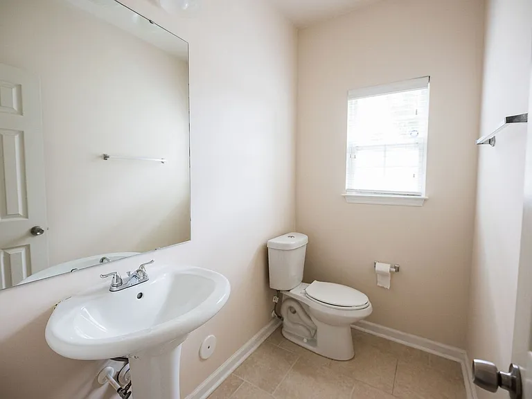 710 Central Park Ave — Photo 8