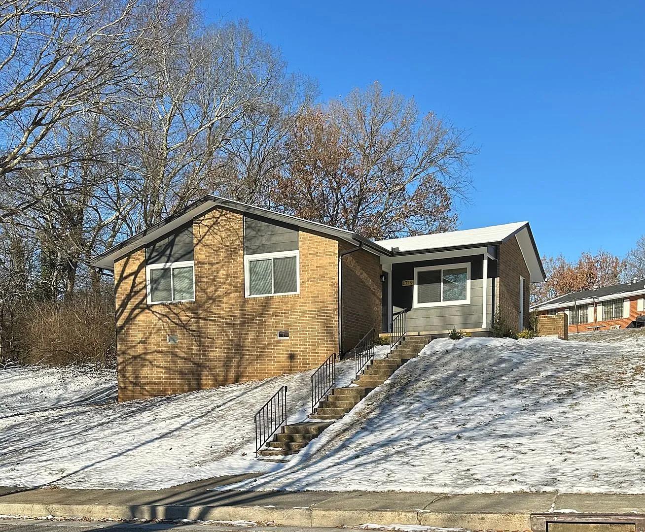 Charming Downtown Knoxville Living at 1719 Hazen Street! — Photo 1