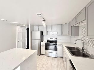 2016 Main St APT 915, Houston, TX 77002