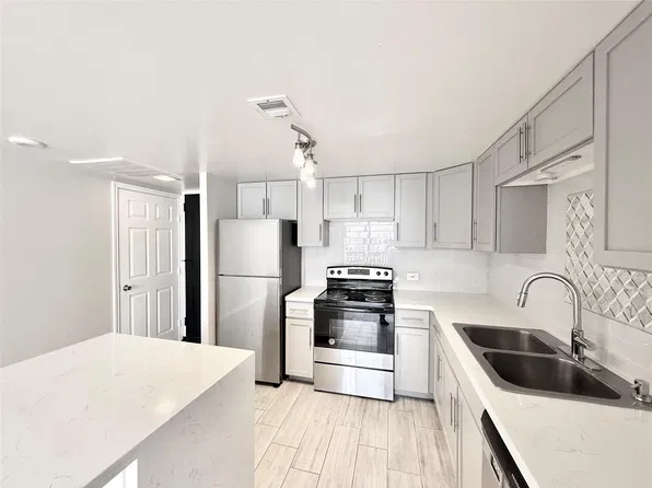 2016 Main St APT 915, Houston, TX 77002
