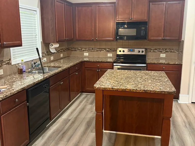 650 Collingsworth Ln — Photo 7