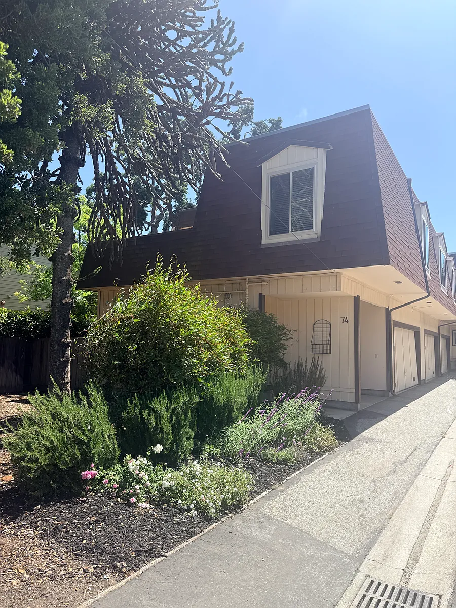 Building Photo - 74 Loyola Ave