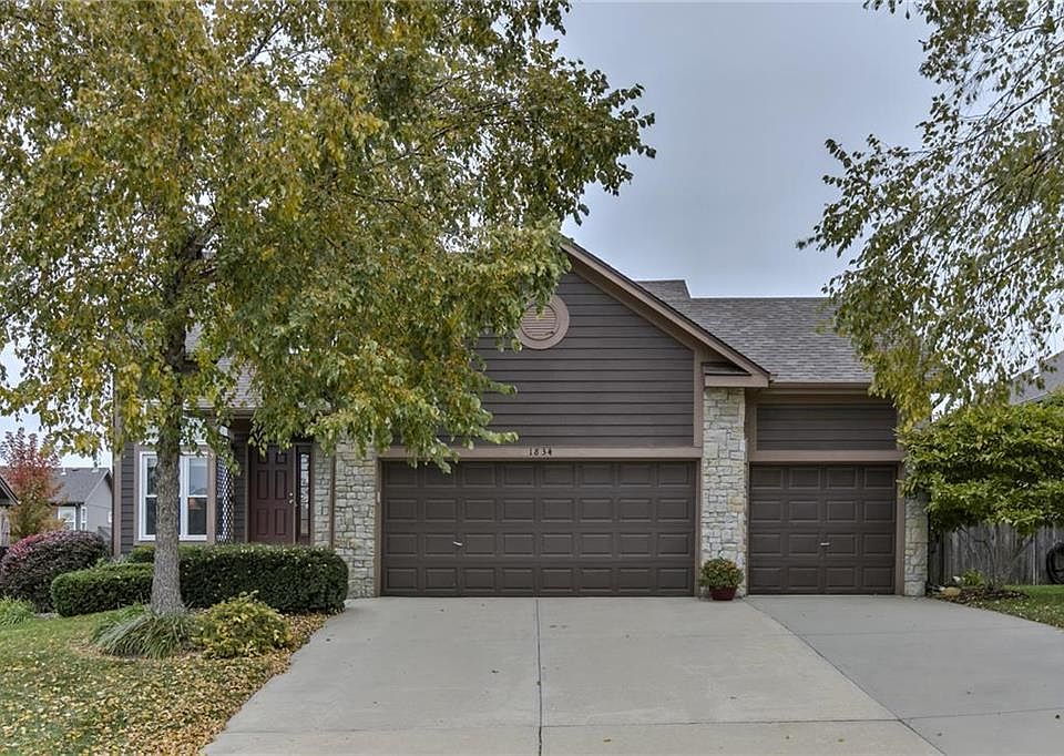 Well maintained one owner home on quiet cul-de-sac