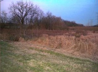 7041 Old River Rd, Rockford, IL 61103