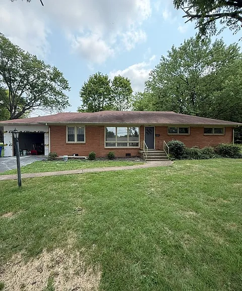 501 N College St — Photo 1