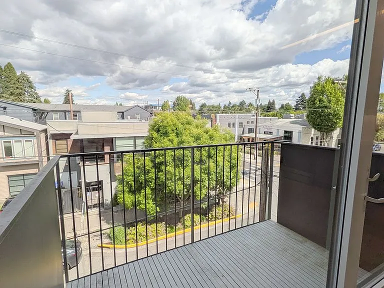 Division 31 Apartments — Photo 17