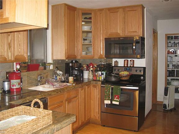 4th image of 930 Fairway Park Dr #8