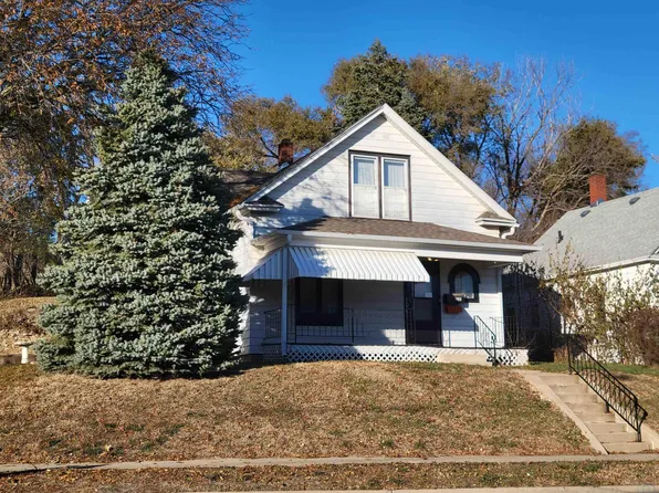 1221 W 4th St, Sioux City, IA 51103