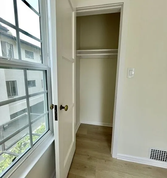 1600 N Martel Ave #B — Photo 25