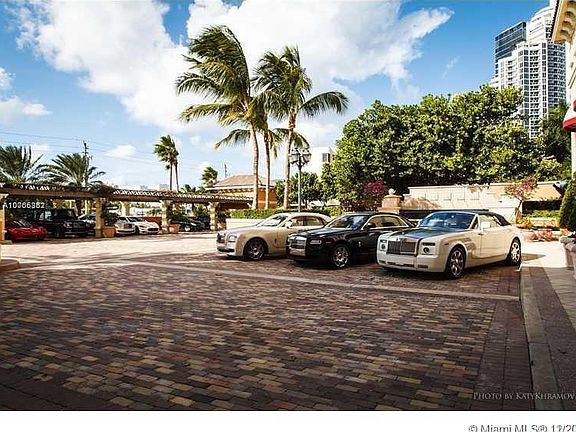 3rd image of 17875 Collins Ave #2005