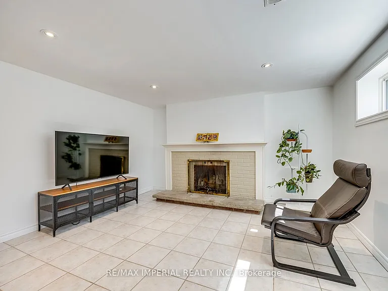 2048 Devon Rd — Photo 35