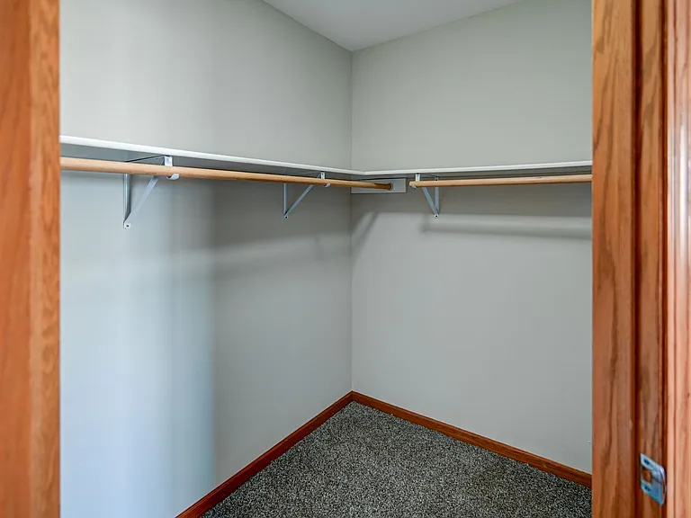 Fairhaven Court Apartments — Photo 35