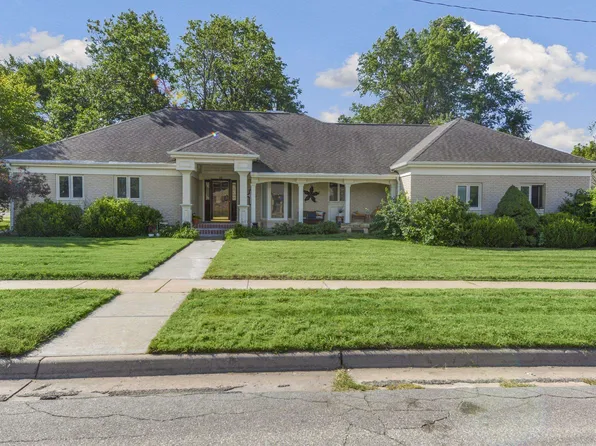 510 E Adams St, Moundridge, KS 67107