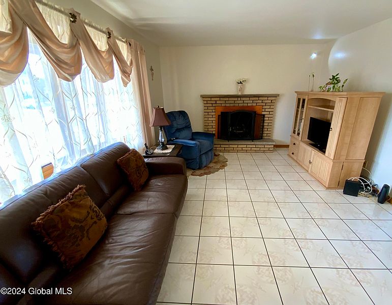 5th image of 10 St Ambrose Lane