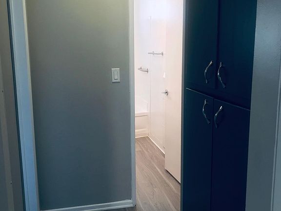 5th image of 11133 Aqua Vista St #211