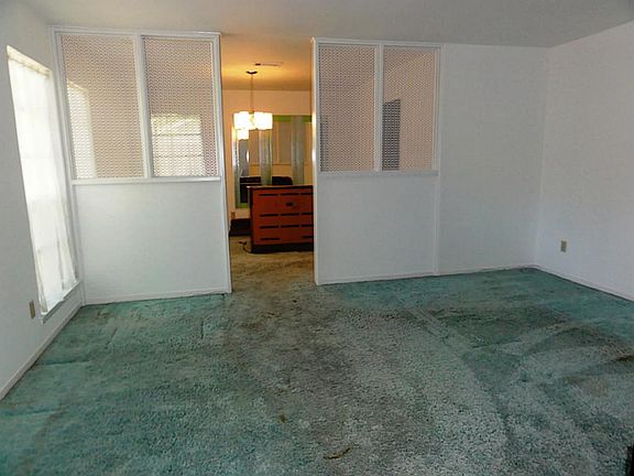 4th image of 207 Whispering Oaks Dr