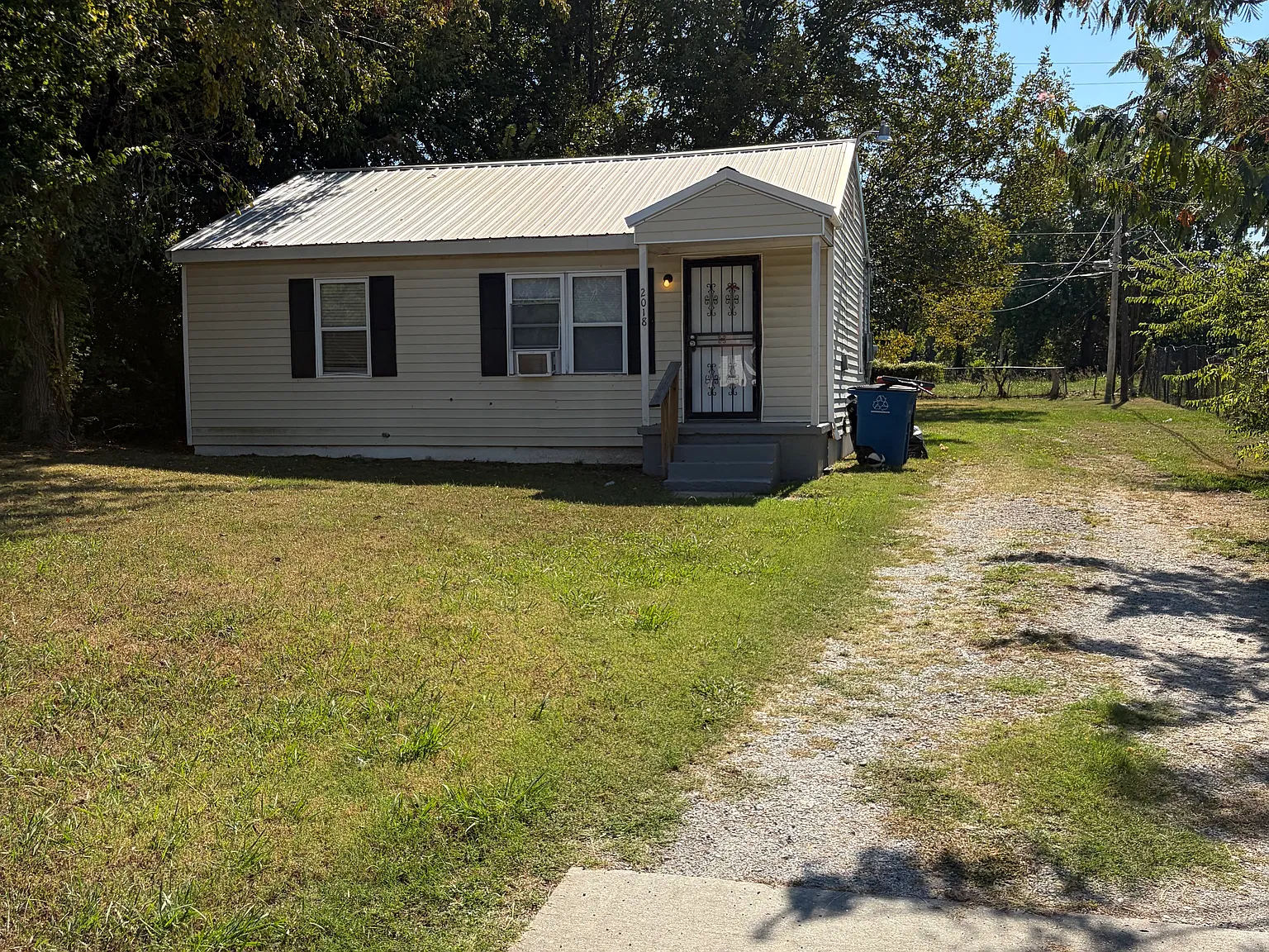 2 bed, 800 sqft, $1,060 — Photo 1