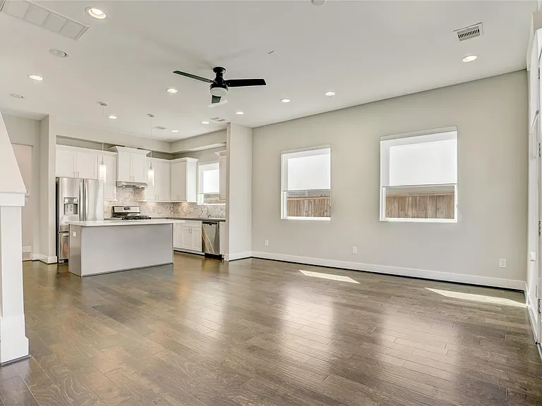 2413 Chapman St — Photo 6