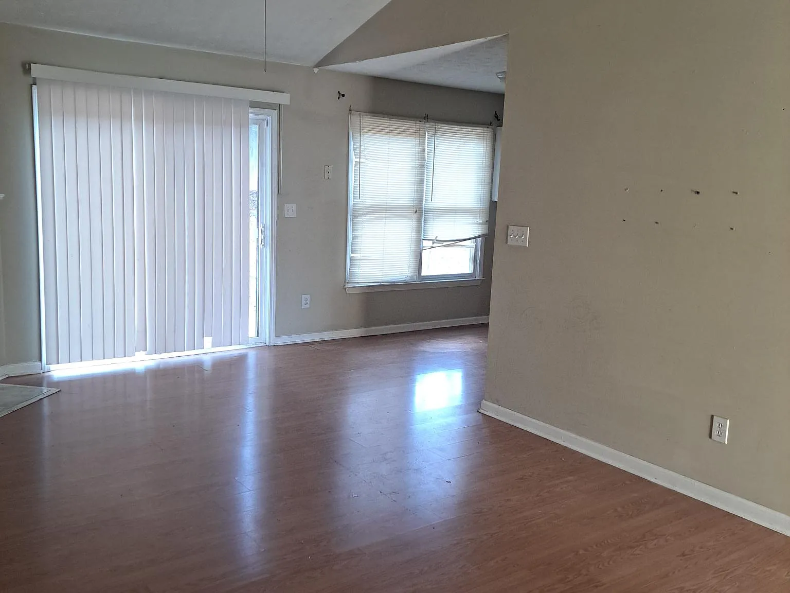 3 bed, 1058 sqft, $1,800 — Photo 3