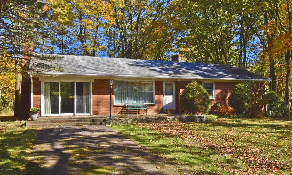 425 Manor View Ave, Mount Pocono, PA 18344 Zillow